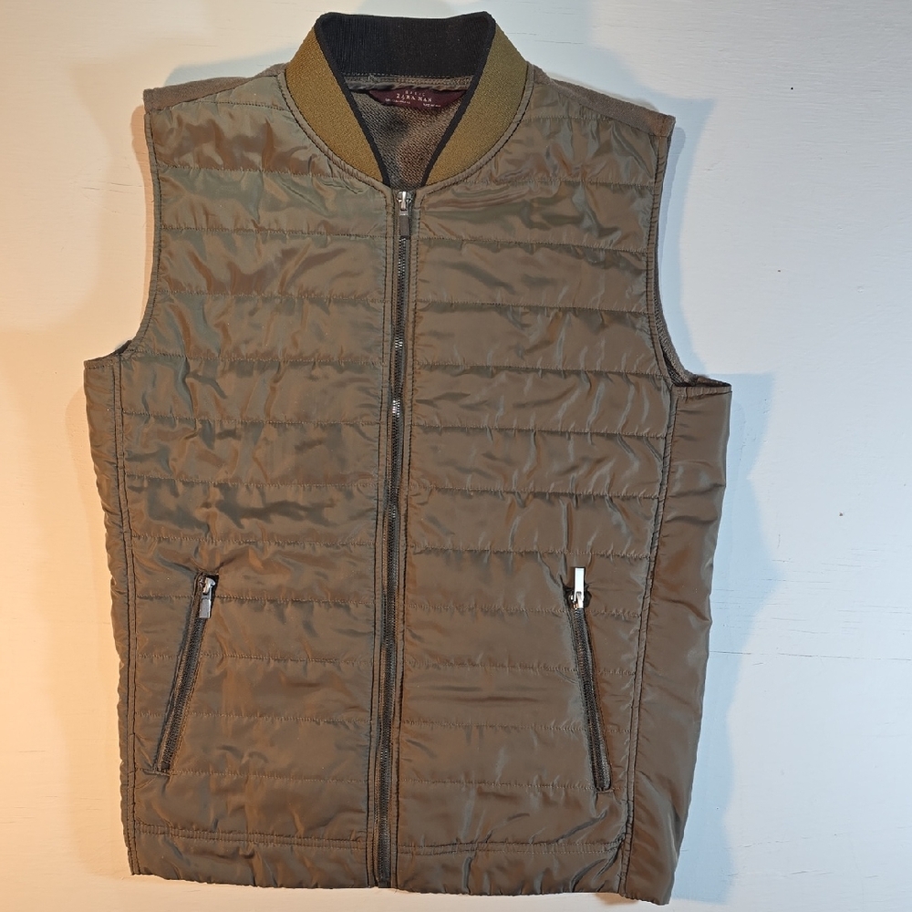 Zara Mens Larrge Olive Green Puffer Vest Cloth Back 2 Hand Pockets 1 Inside